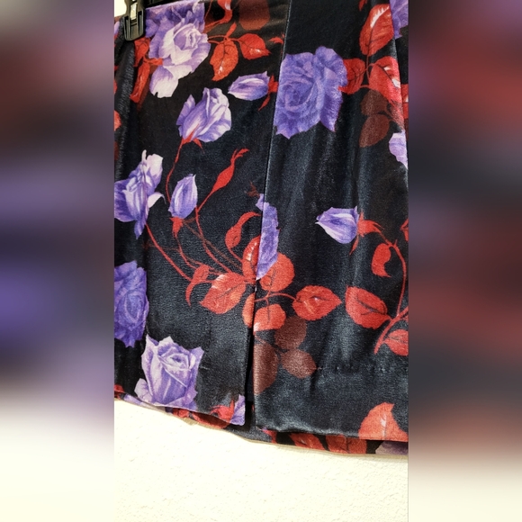 Anthropology Velvet skirt floral with purple and red, size 4 - Picture 4 of 8
